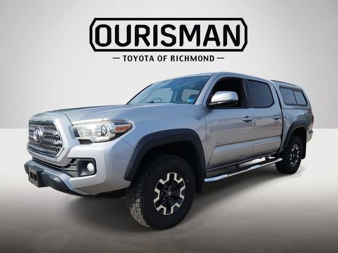 Used 2017 Toyota Tacoma TRD Off-Road w/ Tow Package (A/T) AWD/4WD image 3