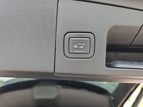 Used 2023 Cadillac XT4 Premium Luxury FWD image 35