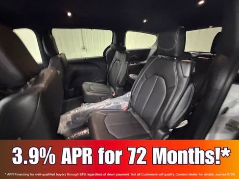 New 2026 Chrysler Pacifica Select FWD image 15