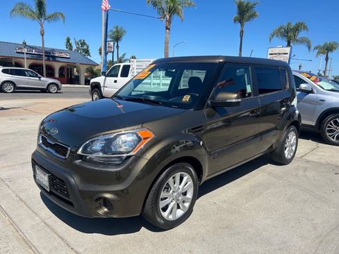 Used 2012 Kia Soul + FWD image 2