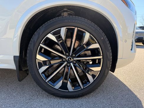 New 2026 Volvo XC90 T8 Ultra w/ Lounge Package image 7