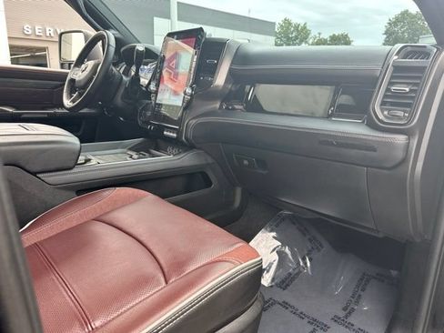 Used 2025 RAM 2500 Limited AWD/4WD image 12