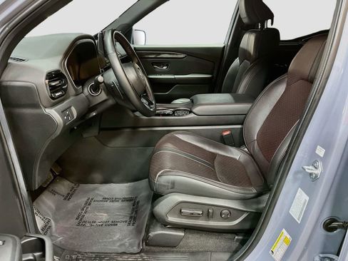 Used 2025 Honda Pilot Black Edition image 35