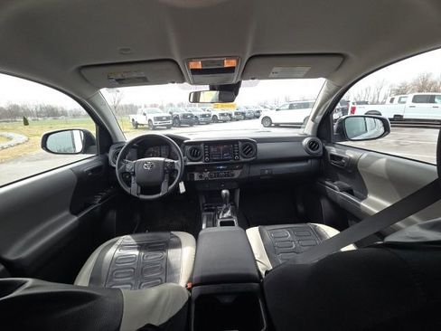 Used 2022 Toyota Tacoma SR image 17