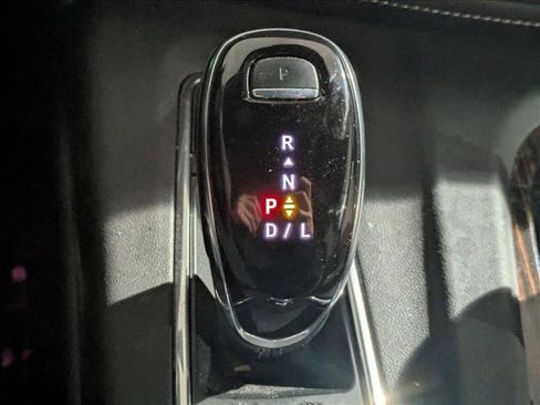 Used 2022 Cadillac Escalade Premium Luxury image 12