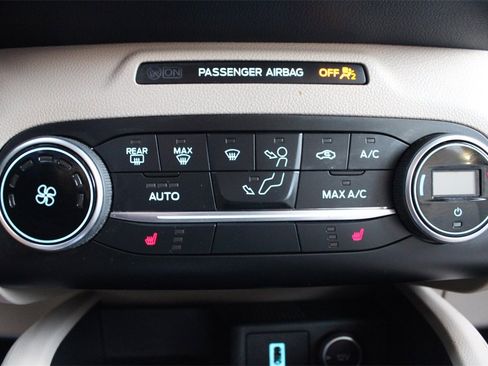 Used 2020 Ford Escape SE image 32