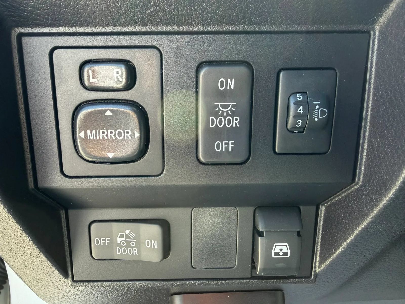 Used 2015 Toyota Tundra Limited RWD image 16