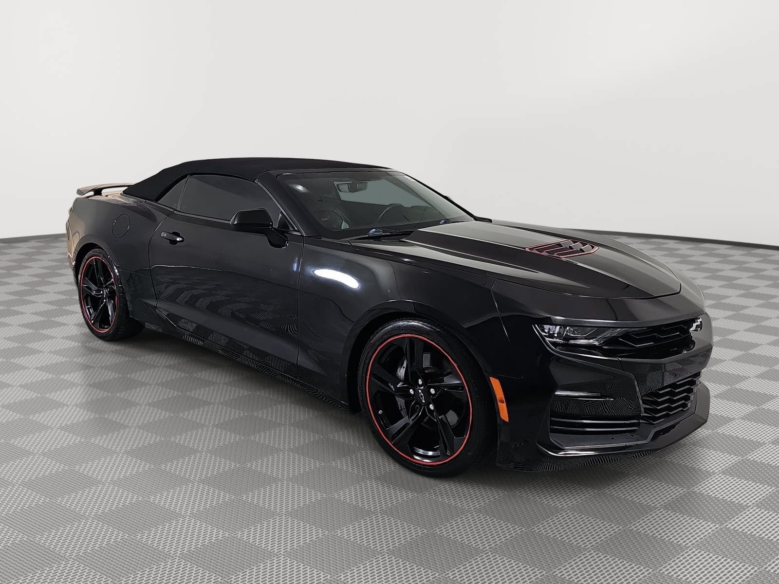 Used 2020 Chevrolet Camaro SS RWD image 2