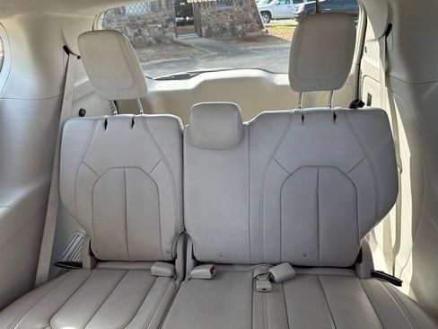 Certified 2021 Chrysler Voyager Lxi FWD image 12