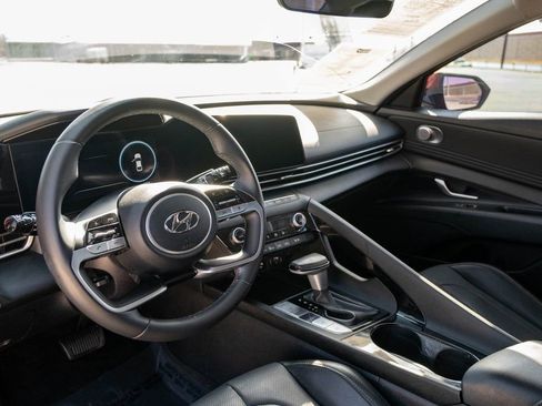 Used 2023 Hyundai Elantra Limited image 15