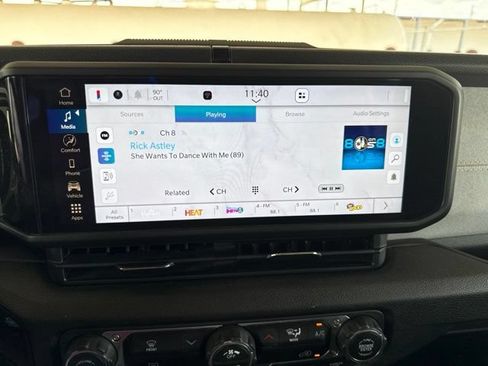 Used 2025 Jeep Gladiator Sport AWD/4WD image 19