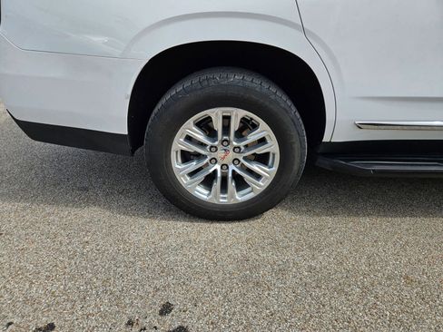 Used 2024 GMC Yukon SLT w/ SLT Luxury Package image 30