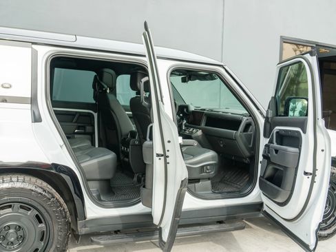 Used 2023 Land Rover Defender 110 image 47