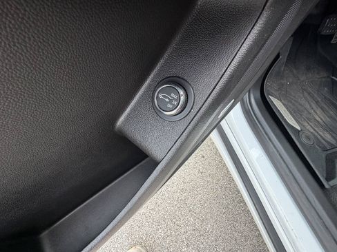 Used 2019 Chevrolet Traverse Premier w/ LPO, Floor Liner Package AWD/4WD image 18
