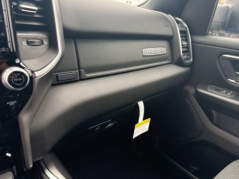 New 2026 RAM 1500 4x4 Crew Cab image 25