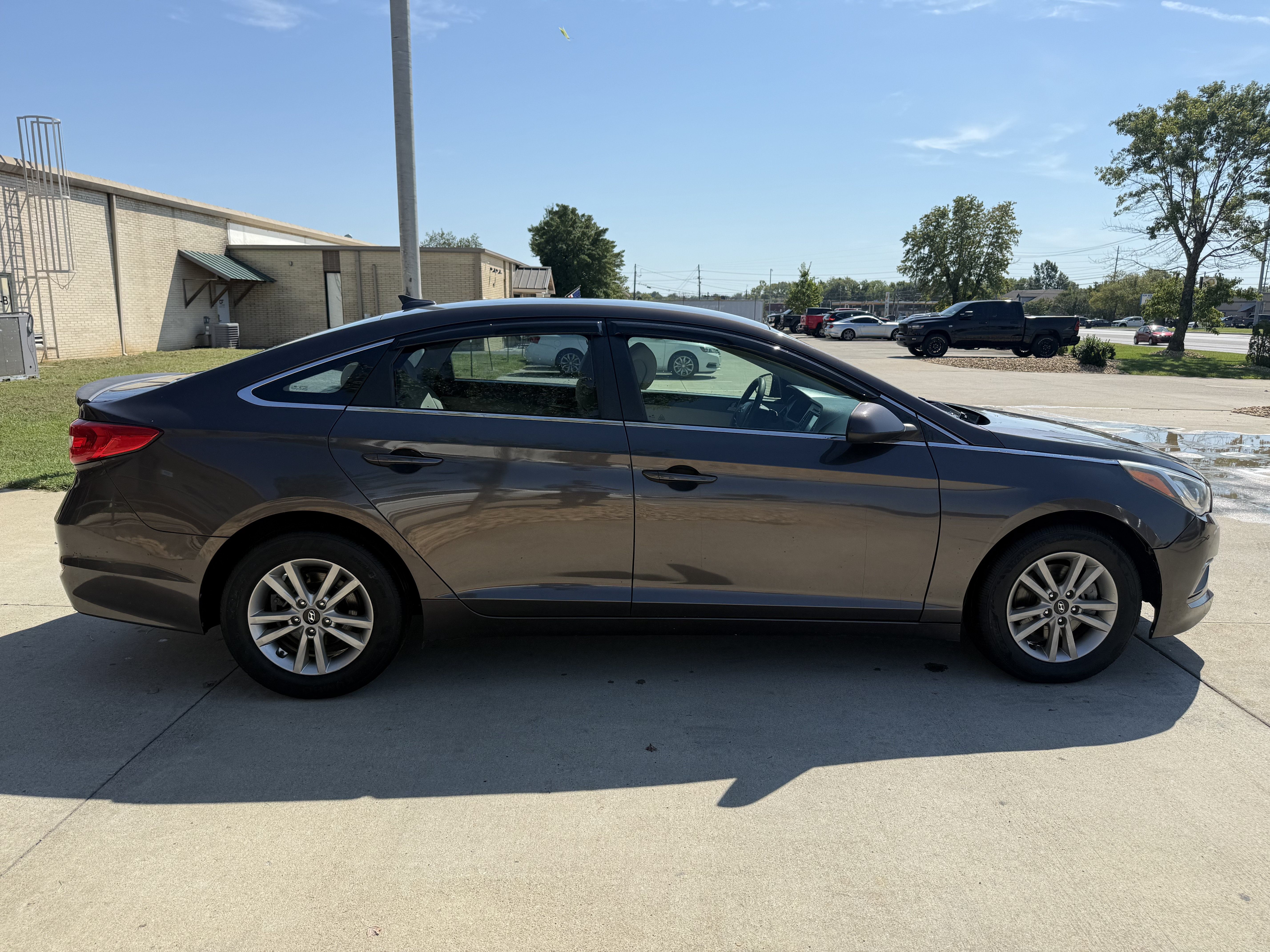 Used 2016 Hyundai Sonata SE w/ Cargo Package FWD image 8