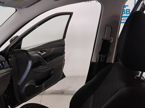 Used 2019 Nissan Rogue SV image 32