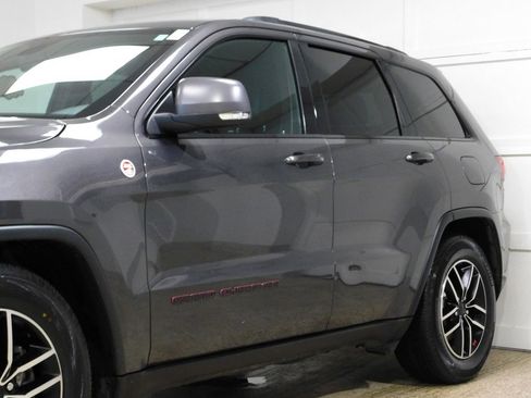 Used 2021 Jeep Grand Cherokee Trailhawk w/ Premium Lighting Group AWD/4WD image 23