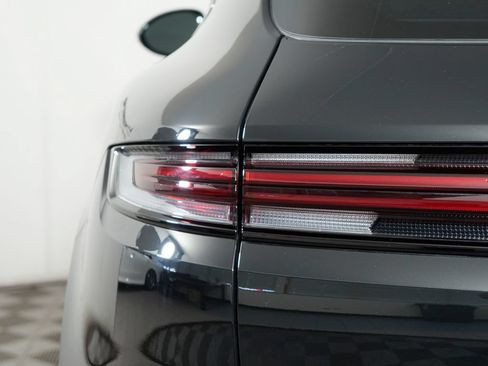 Certified 2024 Porsche Cayenne AWD/4WD image 12