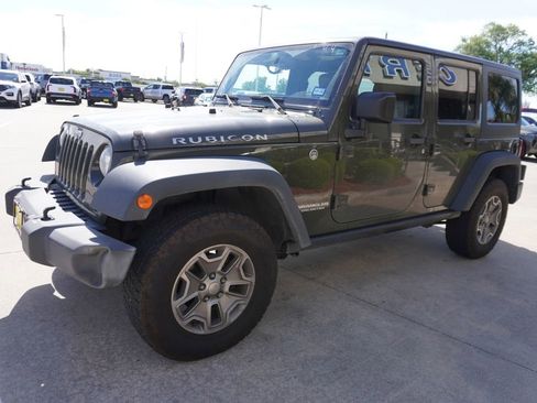 Used 2016 Jeep Wrangler Unlimited Rubicon w/ Connectivity Group image 3