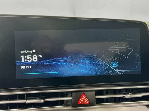 Used 2025 Hyundai Elantra Limited FWD image 25