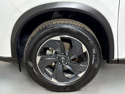 Used 2025 Nissan Rogue SV w/ SV Premium Package image 29