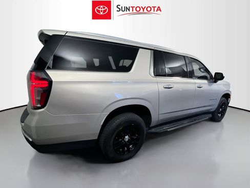 Used 2022 Chevrolet Suburban LT image 4