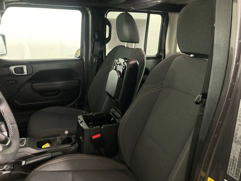 Used 2025 Jeep Wrangler Sport S image 10