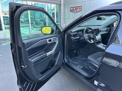Used 2023 Ford Explorer XLT RWD image 9