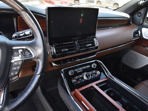 Used 2023 Lincoln Navigator Reserve AWD/4WD image 9