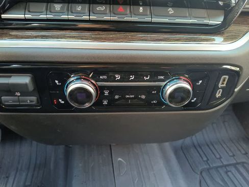 Used 2025 GMC Sierra 3500 SLE w/ SLE Value Package image 19