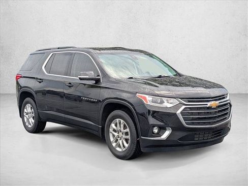 Used 2020 Chevrolet Traverse LT FWD image 2