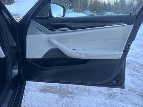 Used 2022 BMW 540i xDrive w/ Premium Package image 33