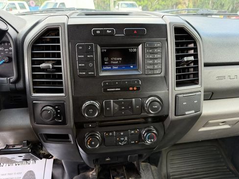 Used 2017 Ford F550 4x4 Crew Cab Super Duty image 27
