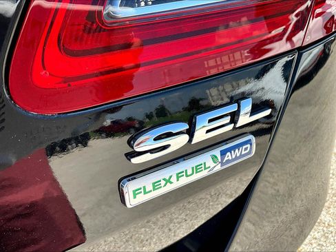 Used 2018 Ford Taurus SEL w/ Equipment Group 201A image 8