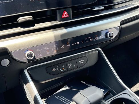 New 2026 Kia Carnival SX w/ SX Dark Edition Package FWD image 27