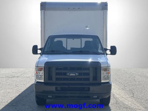 Used 2019 Ford E-450 and Econoline 450 Super Duty w/ Power Windows & Locks Group RWD image 20