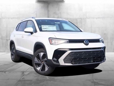 New 2026 Volkswagen Taos SE AWD/4WD image 2