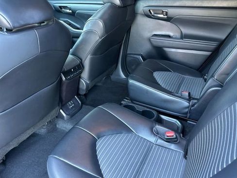 Used 2023 Toyota Highlander XSE AWD/4WD image 14