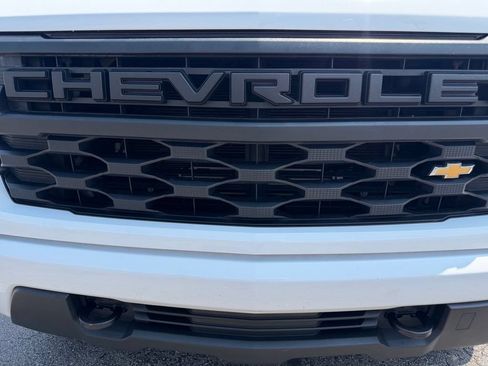 Used 2022 Chevrolet Silverado 1500 Custom AWD/4WD image 9
