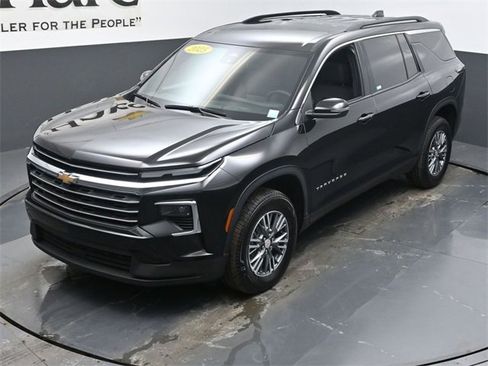 Used 2025 Chevrolet Traverse LT image 46