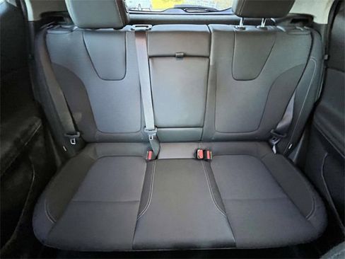 Used 2023 Buick Encore GX Select image 25