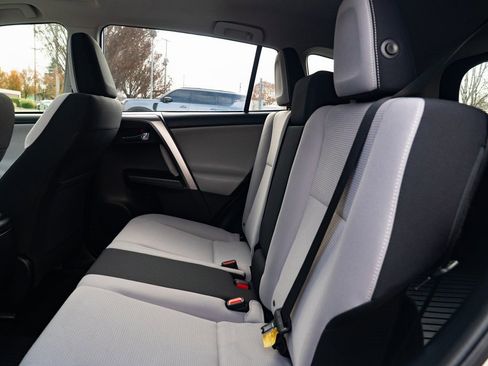 Used 2018 Toyota RAV4 XLE image 19