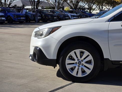 Used 2018 Subaru Outback 2.5i Premium image 14