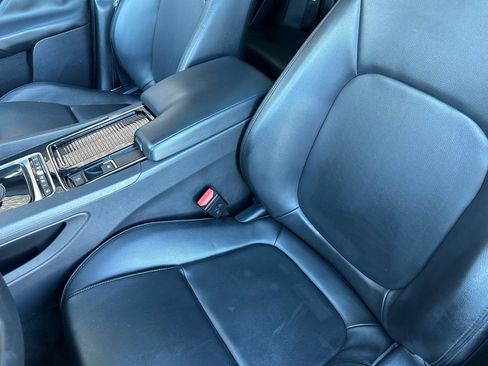 Used 2019 Jaguar F-PACE Premium image 13