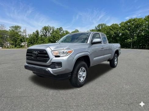 Used 2018 Toyota Tacoma SR w/ SR Convenience Package AWD/4WD image 4