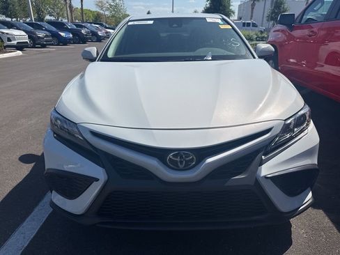 Used 2023 Toyota Camry SE image 2