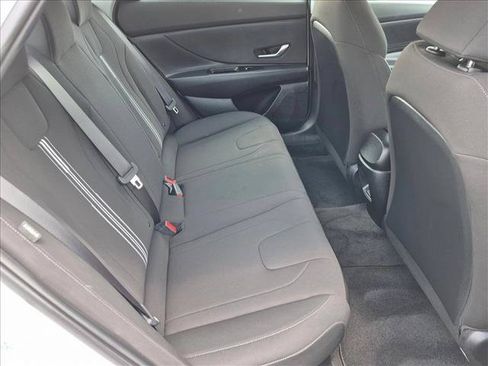 Certified 2025 Hyundai Elantra Hybrid FWD image 18