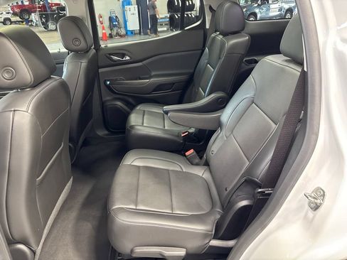 Used 2023 GMC Acadia SLT AWD/4WD image 40