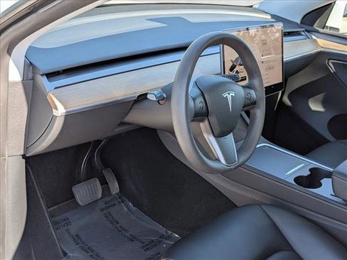 Used 2023 Tesla Model Y Long Range image 9